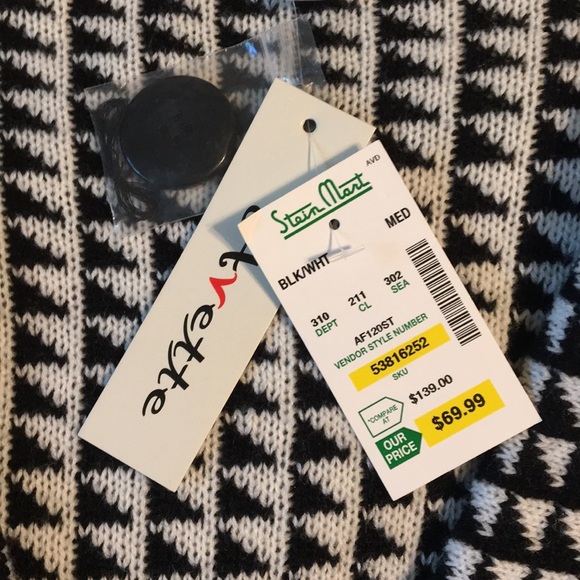 Avette Houndstooth Sweater NWT - Picture 4 of 8